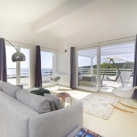 Whispering Bay Villa Voluja